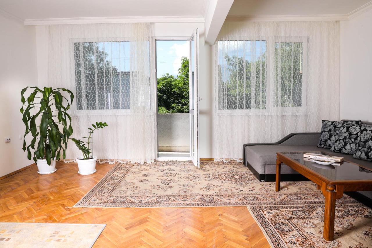 Krichim Apartments,Three-Bedroom, Large Apartment, Top Center Sófia Exterior foto
